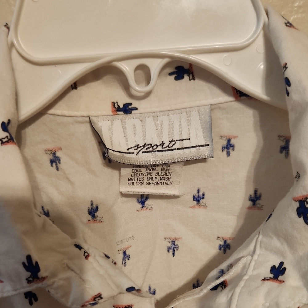 Women's White and Blue Patterned Button Down Shirt - Picture 3 of 4